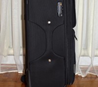 Большой чемодан на четырех колесах "Gupai"

Прочный и удобный чемодан для поез. . фото 5