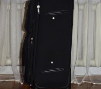 Большой чемодан на четырех колесах "Gupai"

Прочный и удобный чемодан для поез. . фото 4