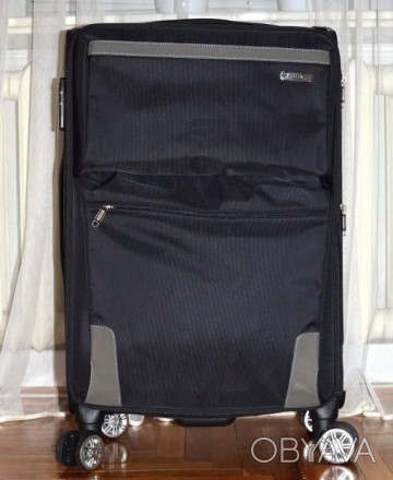 Большой чемодан на четырех колесах "Gupai"

Прочный и удобный чемодан для поез. . фото 1