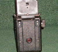 Фотоаппарат Комсомолец, корпус целый, на наружной линзе видоискателя краевой ско. . фото 4