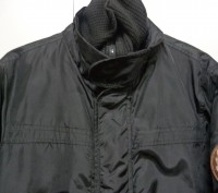 Демисезонная куртка Fishbone. Цвет черный. Много карманов, в том числе на рукаве. . фото 7