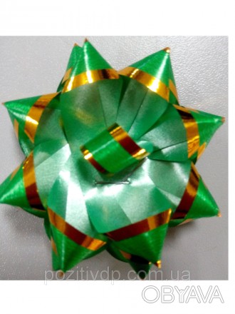 Бантик зелёный с золотой окантовкой.
Диаметр 60 мм
Для оформления подарков. Креп. . фото 1