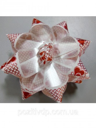 Бантик звёздочка белый красные сердечки
Диаметр 130 мм
Для оформления подарков. . . фото 3