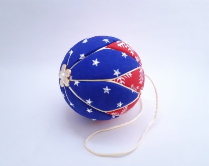 Новогодний шар Кимекоми, авторская елочная игрушка с тканевым покрытием, закрепл. . фото 9