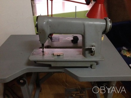 Швейна промислова машина, зі столом ,в робочому стані, потребує настройки і не м. . фото 1