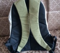 Рюкзак з ортопедичною спинкою, у відмінному стані, має три зовнішні кишені. . фото 4