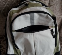 Рюкзак з ортопедичною спинкою, у відмінному стані, має три зовнішні кишені. . фото 2