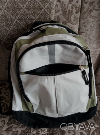 Рюкзак з ортопедичною спинкою, у відмінному стані, має три зовнішні кишені. . фото 1