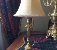 Антикварна бронзова настольна лампа. Франція. Гравірування. Висока якість. Білий. . фото 2