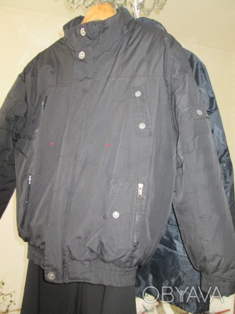 Куртка-пуховик мужская, черного цвета, в хорошем состоянии, на молнии и кнопках,. . фото 1