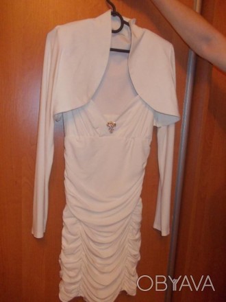 Плаття жіноче, колір кремовий, 44 розмір, стрейчеве, з накидкою. Одівалось 1 раз. . фото 1