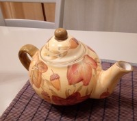 Чайник заварочный из китайского фарфора. Расписан в цветах осени. Высота 14 см, . . фото 3