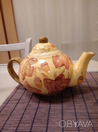 Чайник заварочный из китайского фарфора. Расписан в цветах осени. Высота 14 см, . . фото 1