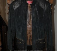 Натуральная замшевая курточка, с кожаными вставками размер М,в отличном состояни. . фото 2