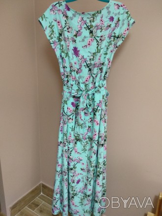 Плаття, в ідеальному стані, одягнуте один раз. Довжина 145 см, ширина під руками. . фото 1