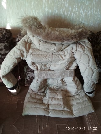 Продам зимнюю женскую куртку в хорошем состоянии , б/у , молочного цвета , с кап. . фото 4