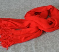 Мягкий широкий шарф красного цвета. Уютная, теплая вещь и яркий стильный аксессу. . фото 2