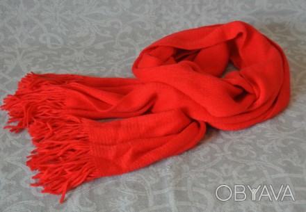 Мягкий широкий шарф красного цвета. Уютная, теплая вещь и яркий стильный аксессу. . фото 1