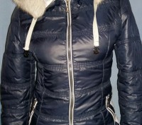Женская зимняя курточка
На бирке указан размер 44, идет на 42
На капюшоне мех . . фото 2