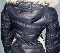 Женская зимняя курточка
На бирке указан размер 44, идет на 42
На капюшоне мех . . фото 4