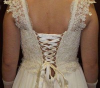 Весільне плаття+рукавички ручної роботи, одягнене раз, кремового кольору без фат. . фото 4