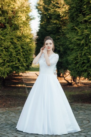 Продаю весільну сукню
До сукні йде під‘юбник на 3 кільця
Сукня як нова після х. . фото 5