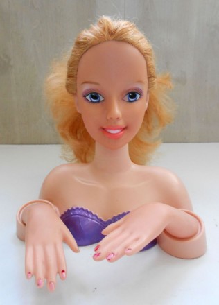 Игрушка  голова и руки куклы, манекен для создания причесок, макияжа и маникюра.. . фото 7