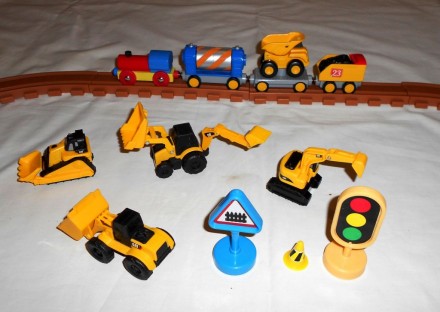 Детская магнитная железная дорога и строительная техника  CAT Toy 
В комплекте . . фото 4