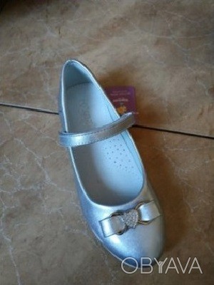 Чудові туфельки на дівчинку, гарно виглядають, приємного сріблястого кольору, мо. . фото 1