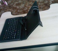 Продам чохол чорного кольору з клавіатурою для планшета сім дюймів з виходом mic. . фото 4