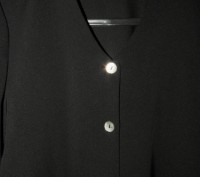 Черный, классический блузон. Перламутровые (натуральные) пуговицы. К стати, для . . фото 3