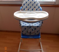 крісло для годування - трансформер, біле з синіми "божими коровками", має ремінь. . фото 4
