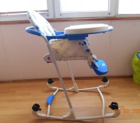 крісло для годування - трансформер, біле з синіми "божими коровками", має ремінь. . фото 5