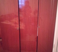3-створчатый шкаф, лак, цвет темно-коричневый, состояние отличное. Цена договорн. . фото 3