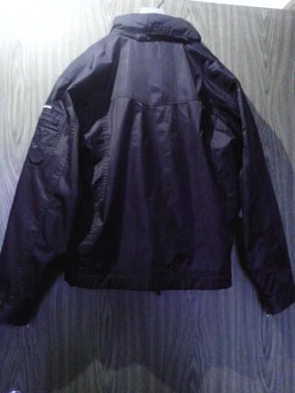 Куртка демисезонная для парня на рост 158 см.
Цвет - черный с оранжевыми полоса. . фото 4
