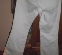 Штани білі
Виробник - Італія
Розмір М.
96% котон, 4 % акріл
Довжина 99 см, т. . фото 3