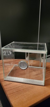 Продам террариум стеклянный с дверцами и вентиляцией 30х25х25.можно использовать. . фото 3