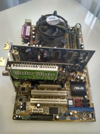 Продам Материнку Asus P5PL2 с процессором Intel Pentium 4 630 3,0 MHz + оператив. . фото 3