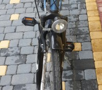Алюмінєвий міський велосипед на 28 колесах 
Динамо втулка на передньому колесі
. . фото 6