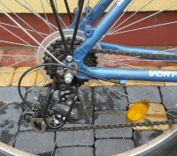 Алюмінєвий міський велосипед на 28 колесах 
Динамо втулка на передньому колесі
. . фото 3