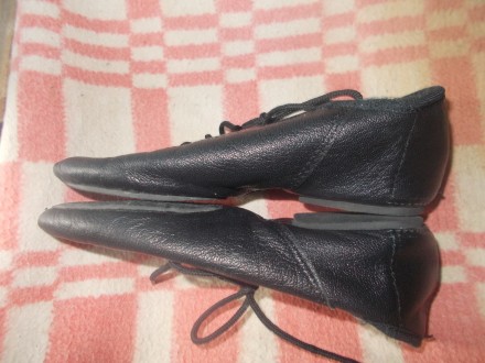 Продам чешки - балетки кожаные черные в отличном состоянии .по стельке 19. . фото 4
