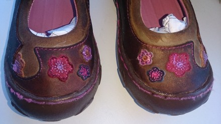 Гарненькі повністю шкіряну туфельки Clarks

розмір 8, устілка 16,5 см

Зовні. . фото 5