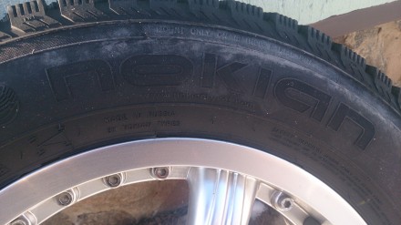 4 колеса 
зимняя шипованая резина с дисками
 NOKIAN  215/65/R16
цена 14 тыс.г. . фото 3