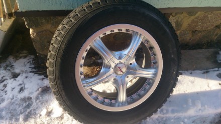 4 колеса 
зимняя шипованая резина с дисками
 NOKIAN  215/65/R16
цена 14 тыс.г. . фото 5