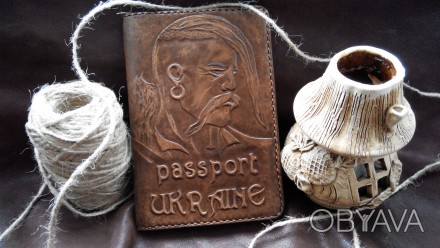 Обложка для паспорта под заказ. Выполнена из кожи растительного дубления с тисне. . фото 1