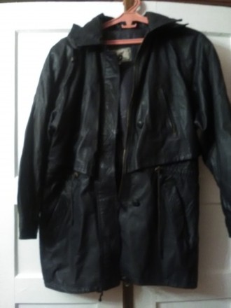 Классная кожаная куртка 48 полного размера. Молния, пуговицы, карманы, капюшон, . . фото 6