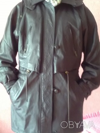 Классная кожаная куртка 48 полного размера. Молния, пуговицы, карманы, капюшон, . . фото 1