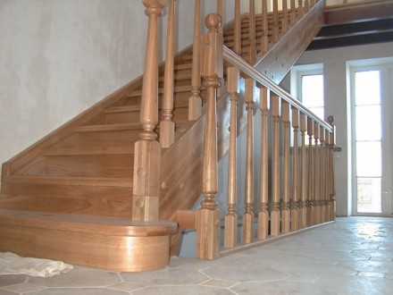 Изготовление деревянных лестниц, окон, дверей любой сложности. 0985248433. . фото 3