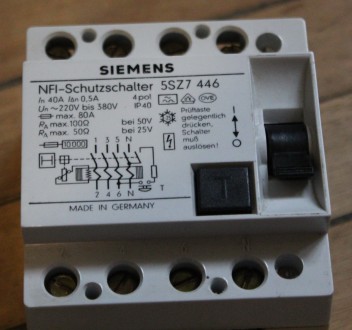 виключатель Siemens NFI 5SZ7446
220\380V
Ip40
max80A. . фото 2
