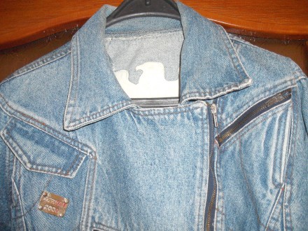 Джинсовая куртка, на спине выбитый рисунок - орел
 Длина по спинке -51 см.,
ши. . фото 5